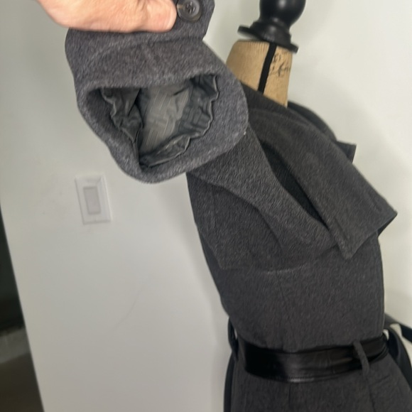 Saks - Picture 6 of 13